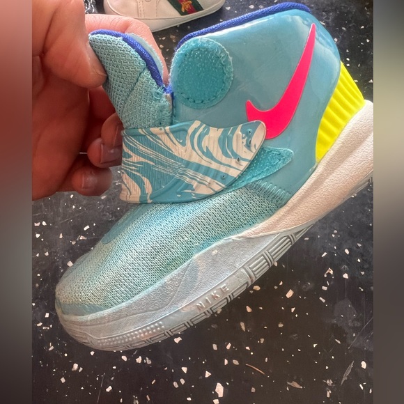 Nike Kyrie toddler 6c - Picture 3 of 5